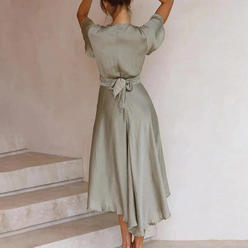 Ànnia – Fließendes Kleid mit Knoten am Ausschnitt