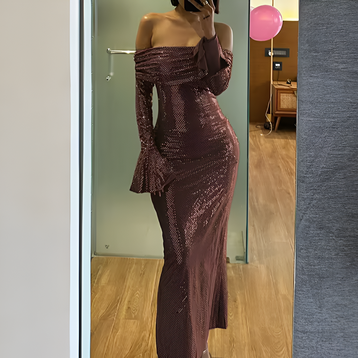 Sexy schulterfreies Bodycon-Kleid mit Pailletten und ausgestellten Ärmeln