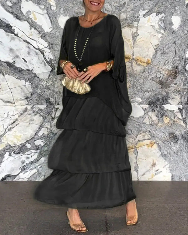 Langes Kleid mit künstlerischem Design und Stil