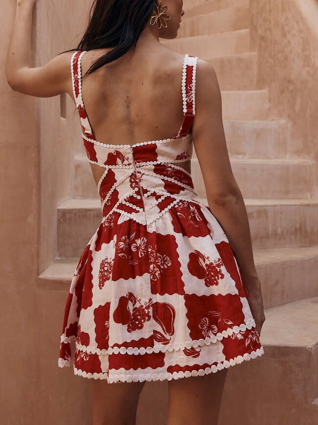 Minikleid mit geometrischem Muster, gestickten Details und Cut-Outs