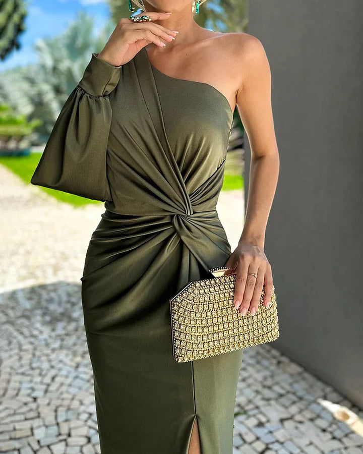 Mila – Plissiertes Ein-Schulter-Kleid