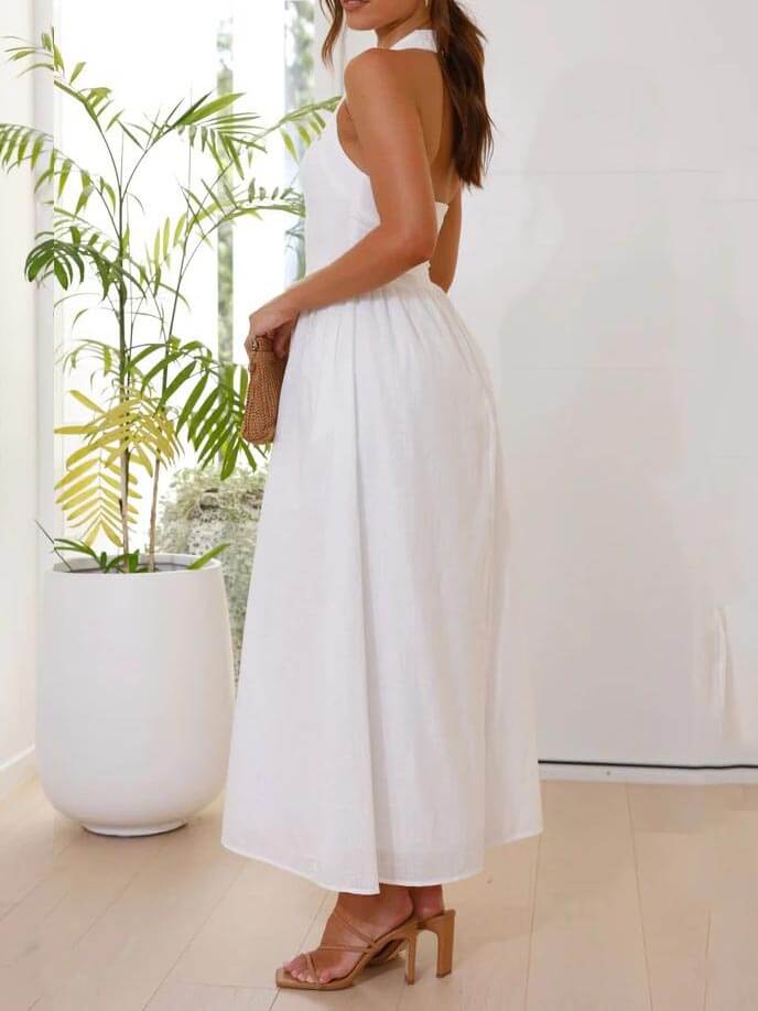 Tailliertes kleines schwarzes Midikleid mit Neckholder-Ausschnitt