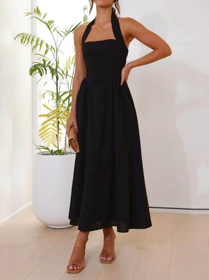 Tailliertes kleines schwarzes Midikleid mit Neckholder-Ausschnitt