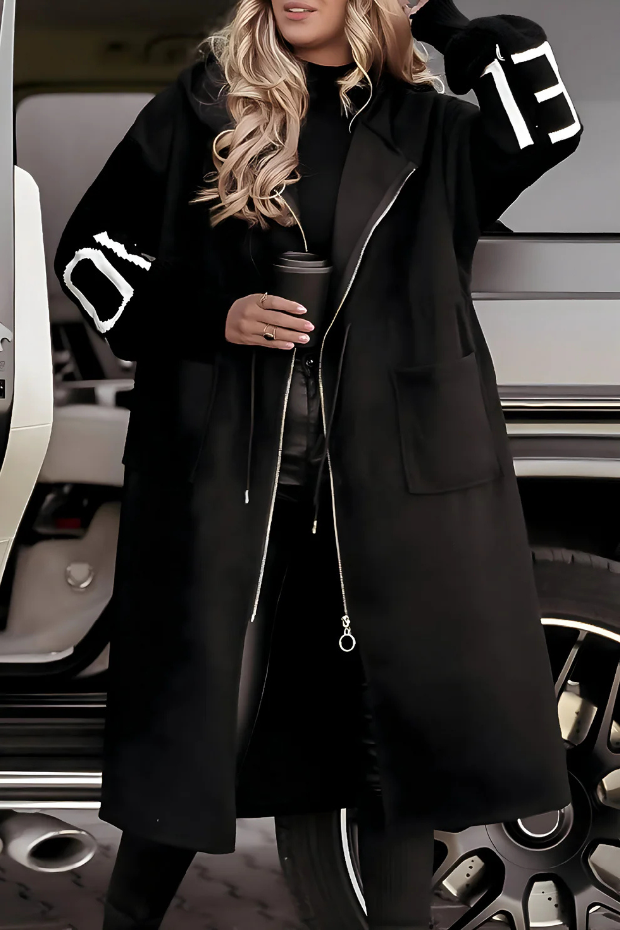 Amelia Damenjacke mit Strickärmeln und Kapuze - Schwarz