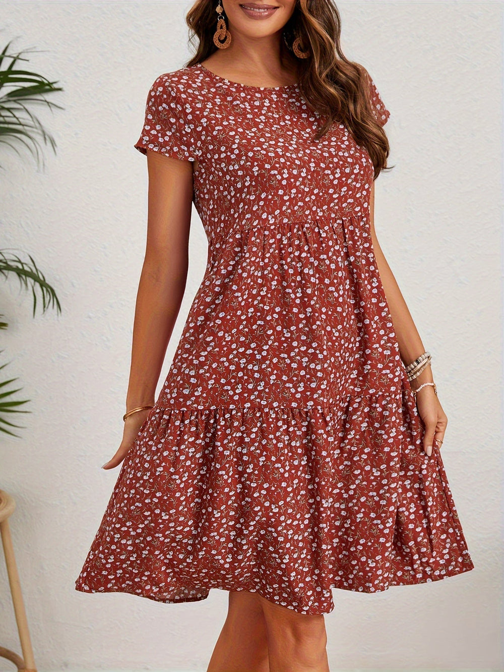 Callista | Kleid mit Blumenmuster und Rundhalsausschnitt