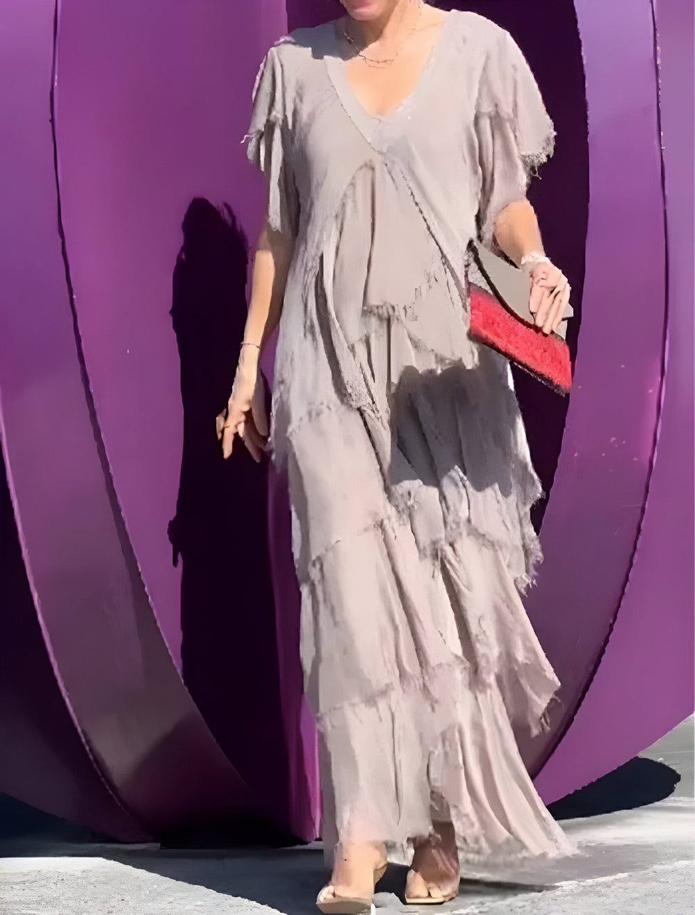 Elegantes plissiertes Kleid mit V-Ausschnitt, ideal für jeden Anlass