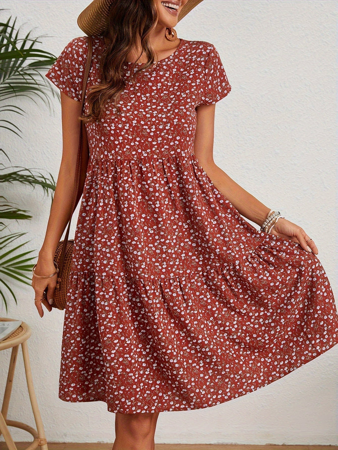 Callista – Kleid mit Blumenmuster und Rundhalsausschnitt