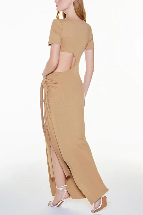 Langes Kleid mit Schlitz und seitlicher Schleife