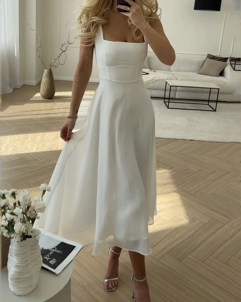 Daniela – Elegantes Kleid mit quadratischem Ausschnitt und einfarbigem Design