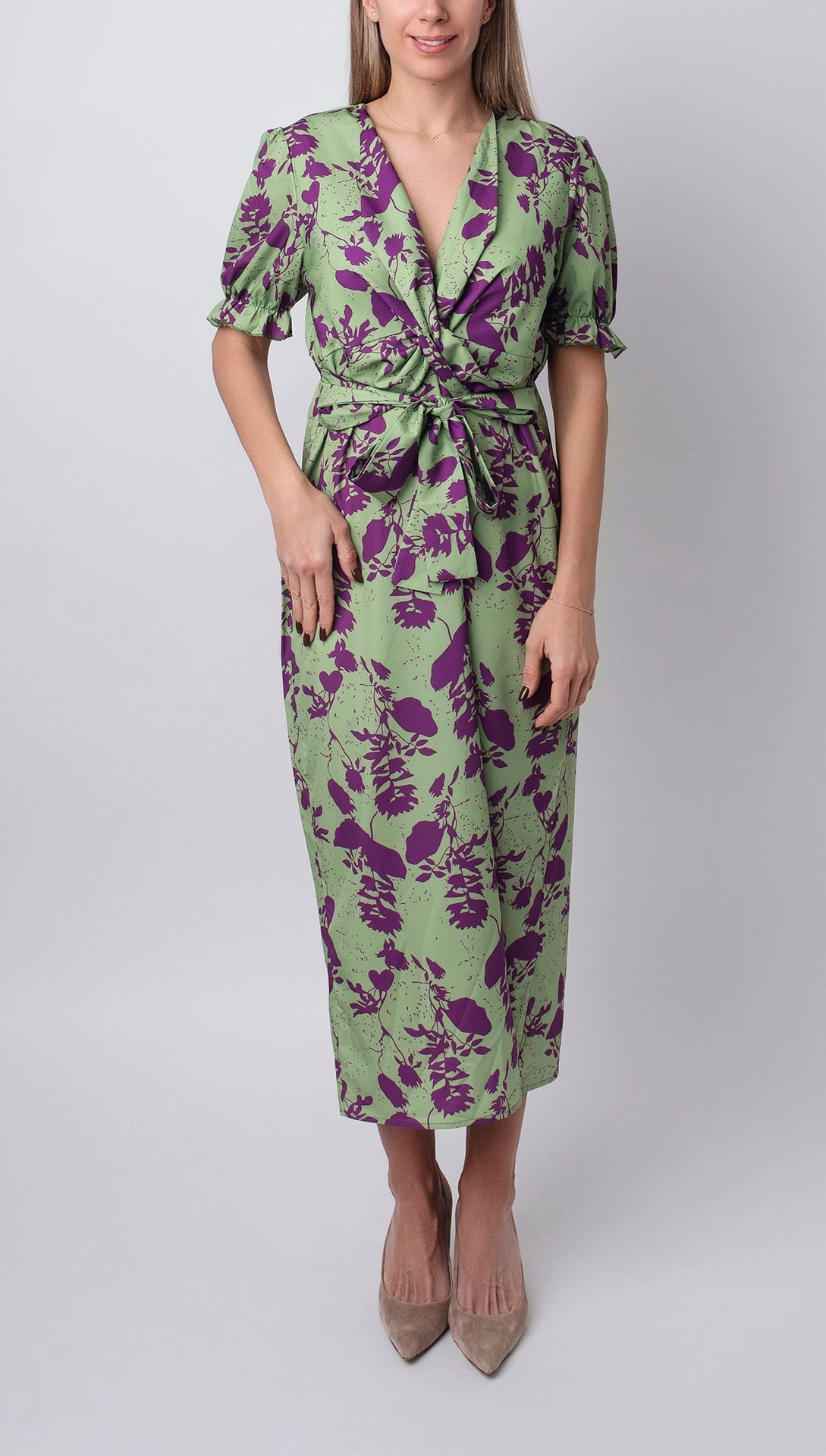 Carina – Langes Damenkleid mit Blumenmuster, V-Ausschnitt und kurzen Ärmeln – Eleganz und Komfort