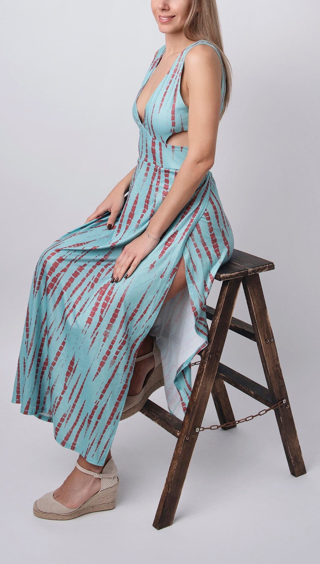 Chloe – Eleanor Batik-Stretchkleid mit Schlitz und Cut-Out-Design