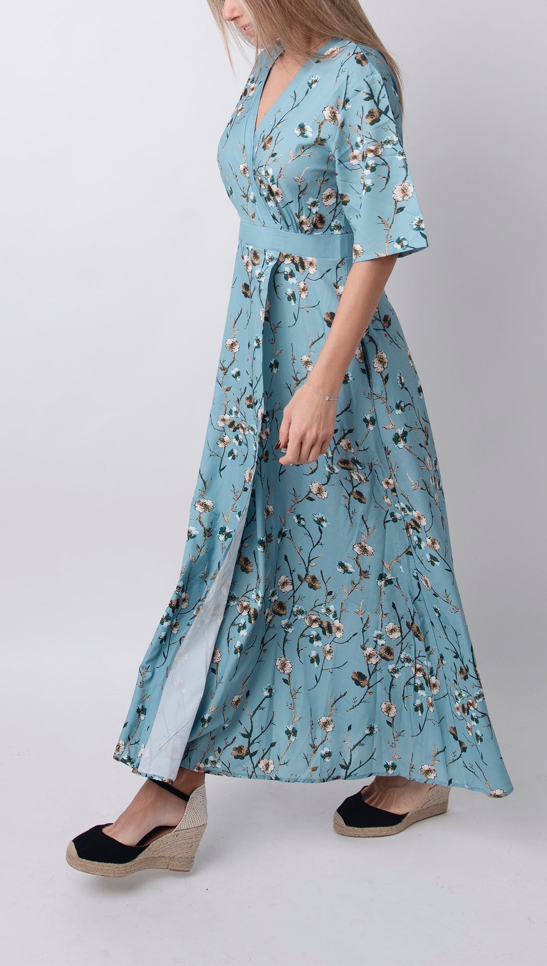 Helena – Kleid mit halblangen Ärmeln und Blumenmuster