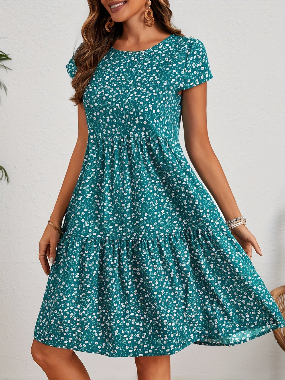 Callista | Kleid mit Blumenmuster und Rundhalsausschnitt