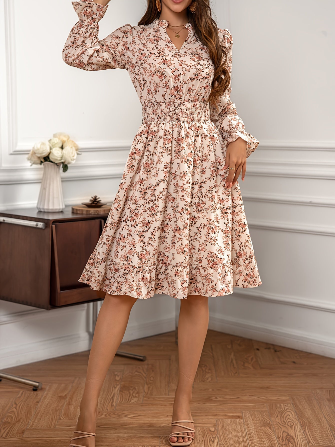 Kallie – Elegantes Blumenkleid
