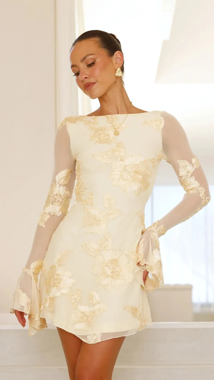 Rückenfreies Minikleid mit Print