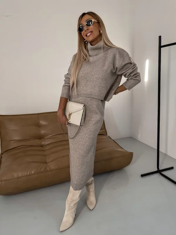 Elegantes Set aus Midikleid und Rollkragenpullover
