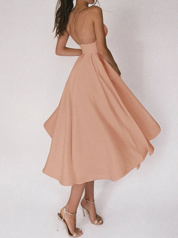 Simona - Partykleid mit Trägern und tiefem V-Ausschnitt