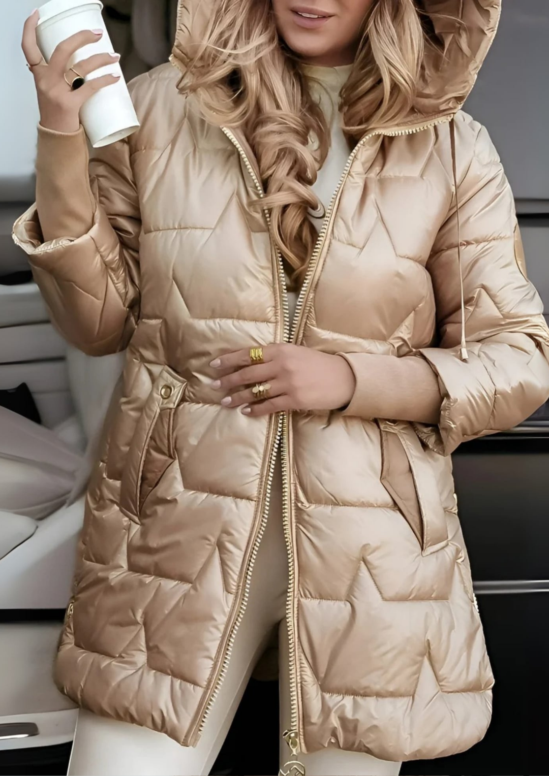Lira Eleganter Wintermantel mit Kapuze und Wattierung - Beige