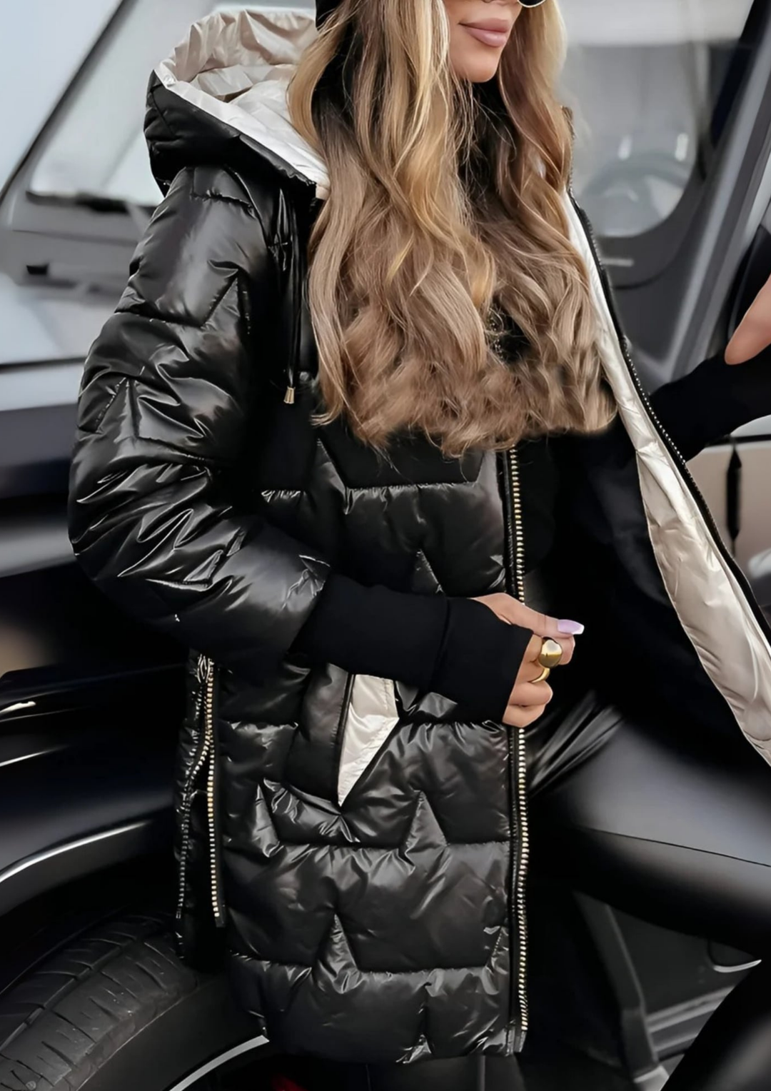 Lira Eleganter Wintermantel mit Kapuze und Wattierung - Schwarz