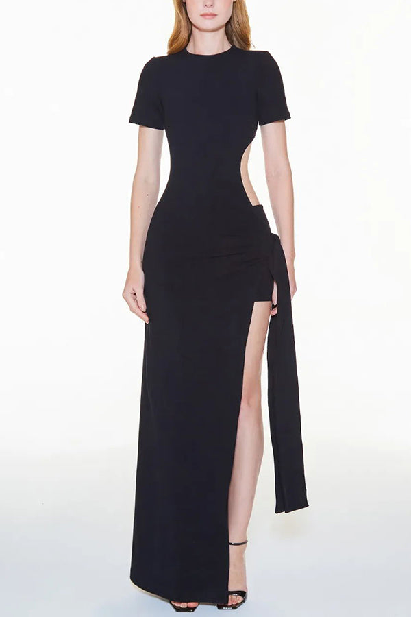 Langes Kleid mit Schlitz und seitlicher Schleife