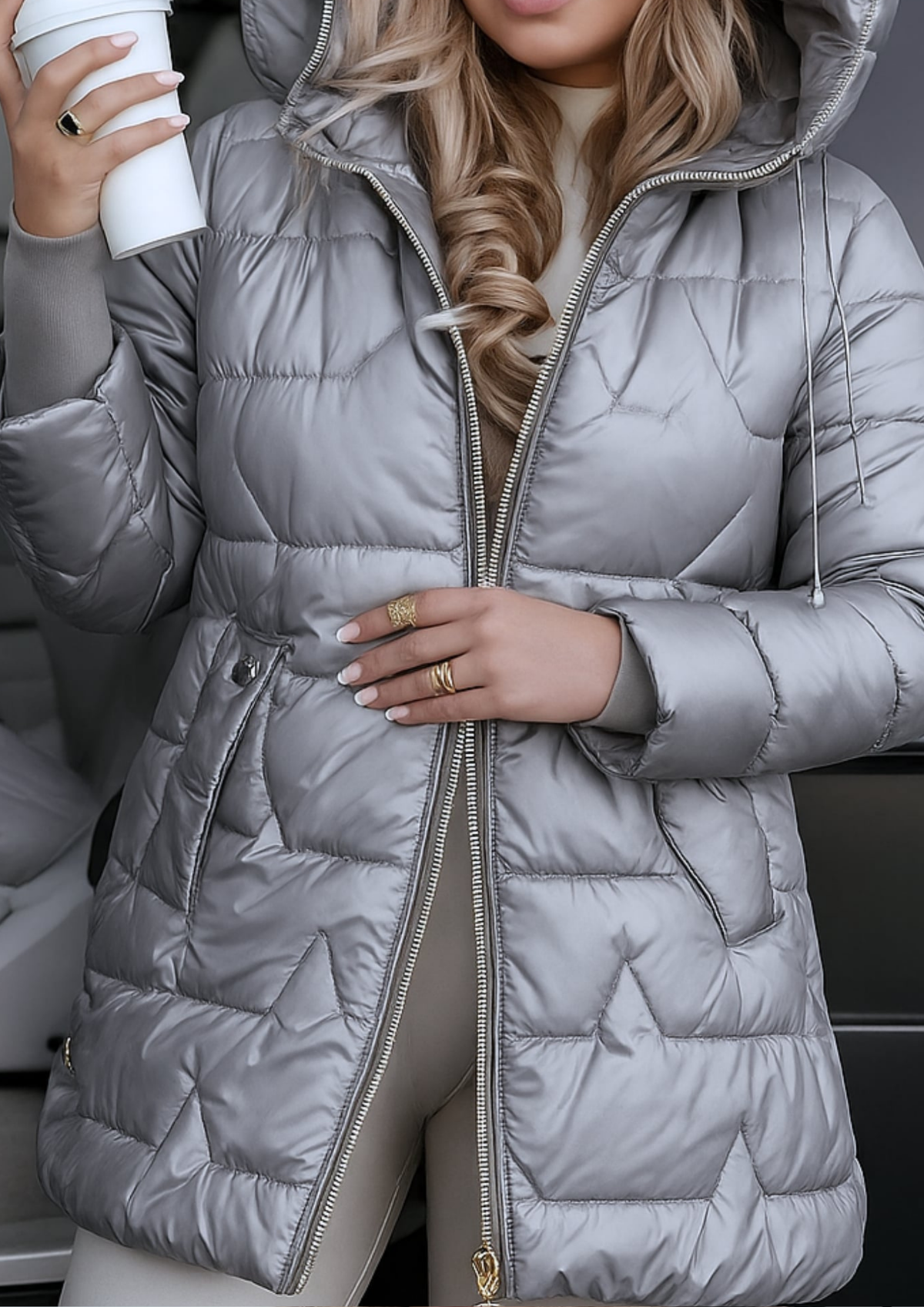 Lira Eleganter Wintermantel mit Kapuze und Wattierung - Grau