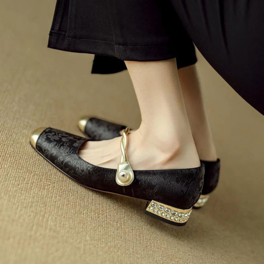 Elva Pumps mit Perlen-Detail | Schwarz