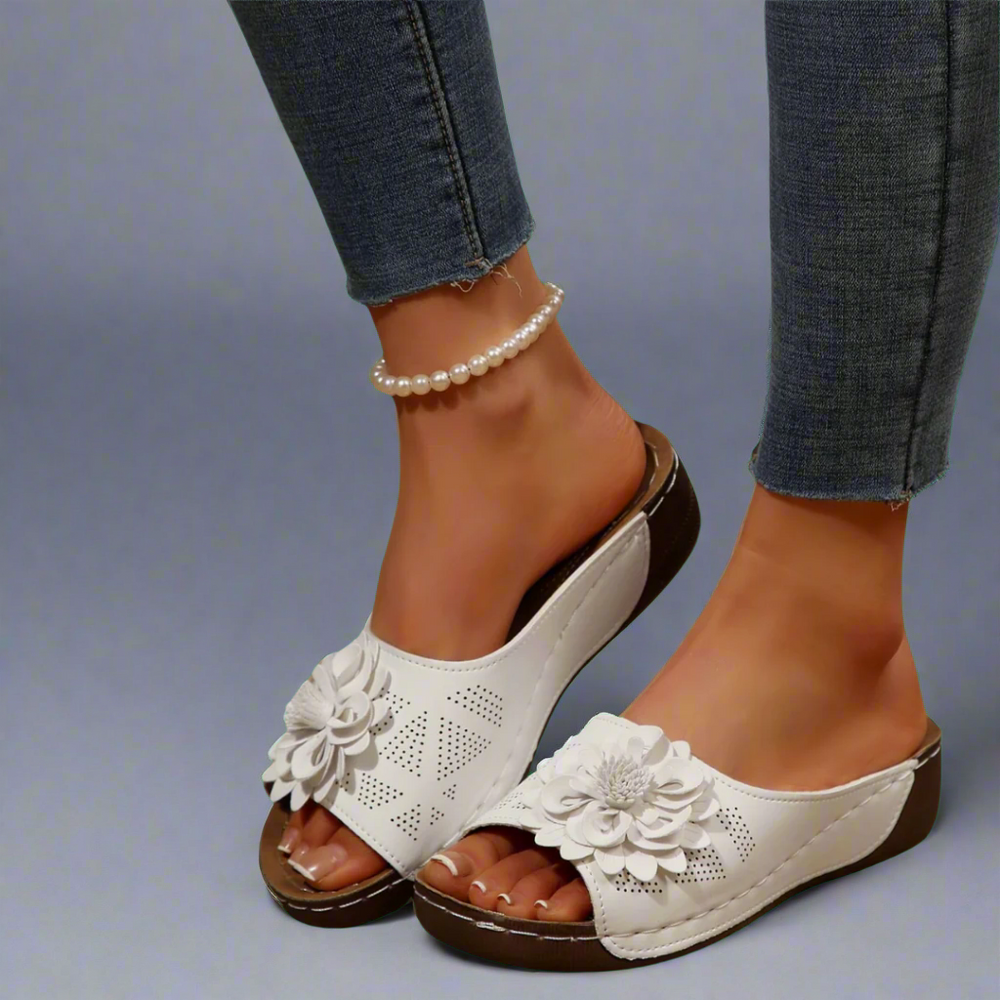 Kira | Elegante Keilabsatzsandalen für den Sommer