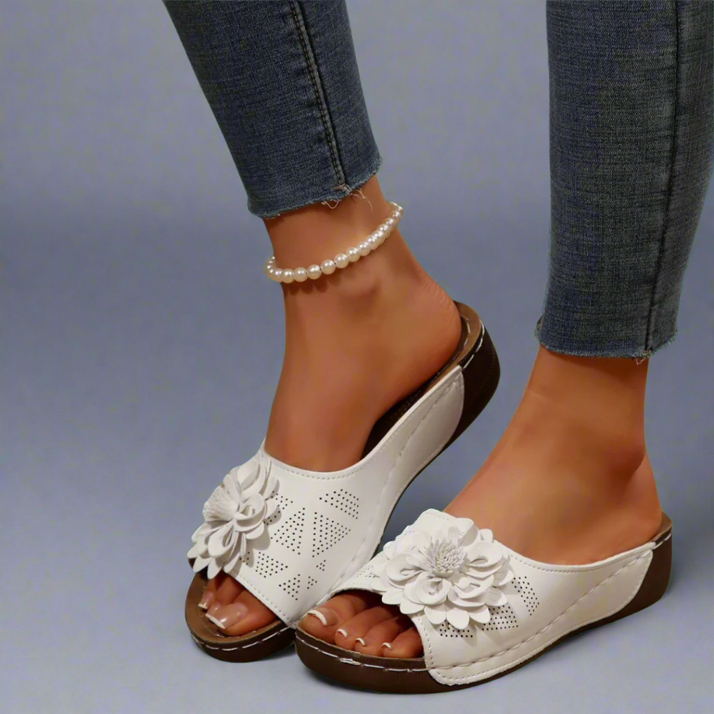 Kira™ | Elegante Keilabsatzsandalen für den Sommer