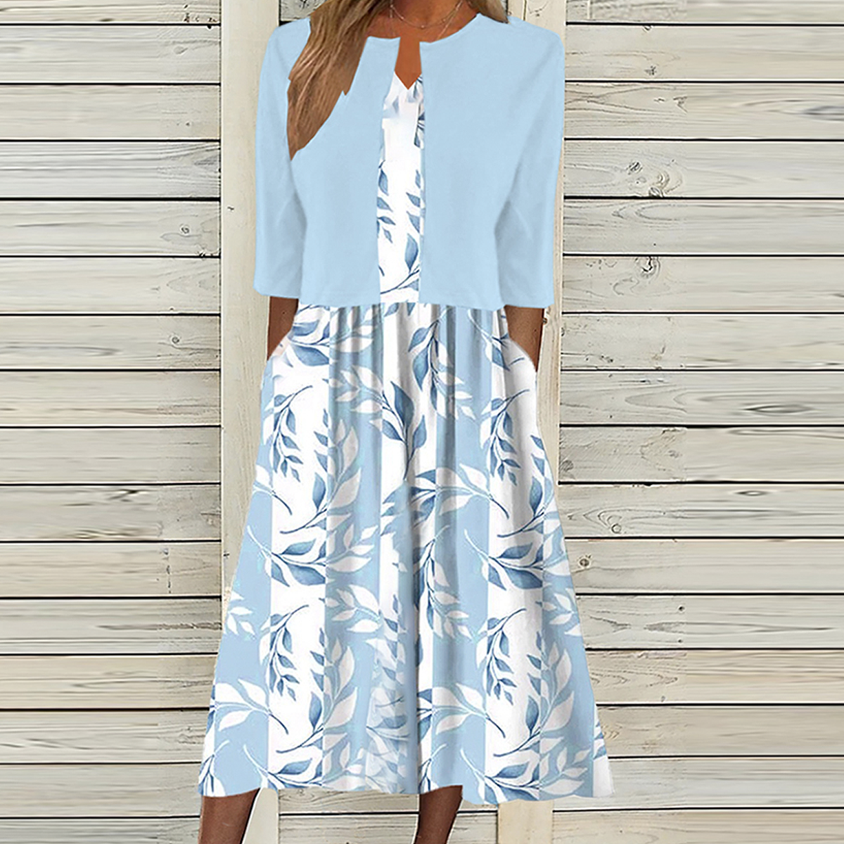 Einzigartiges Midikleid mit blauem Pflanzenmuster und Jacke