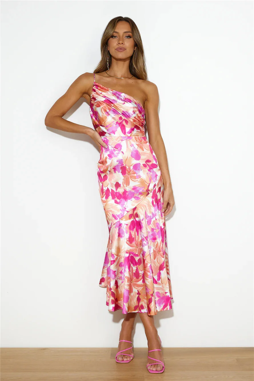Geblümtes Satin-Kleid mit Raffung und One-Shoulder-Design