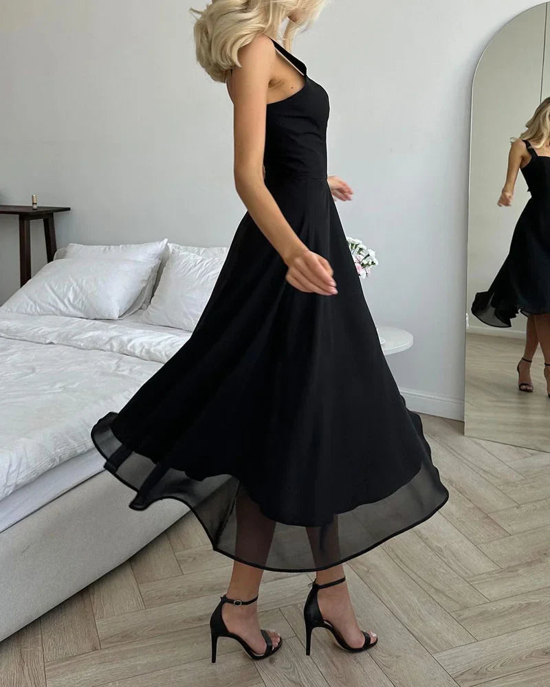 Daniela – Elegantes Kleid mit quadratischem Ausschnitt und einfarbigem Design
