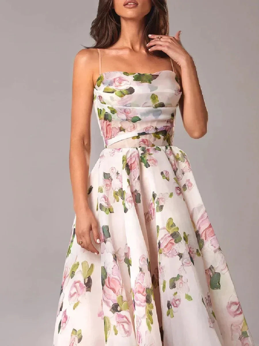 Kelly Luxuriöses trägerloses Kleid