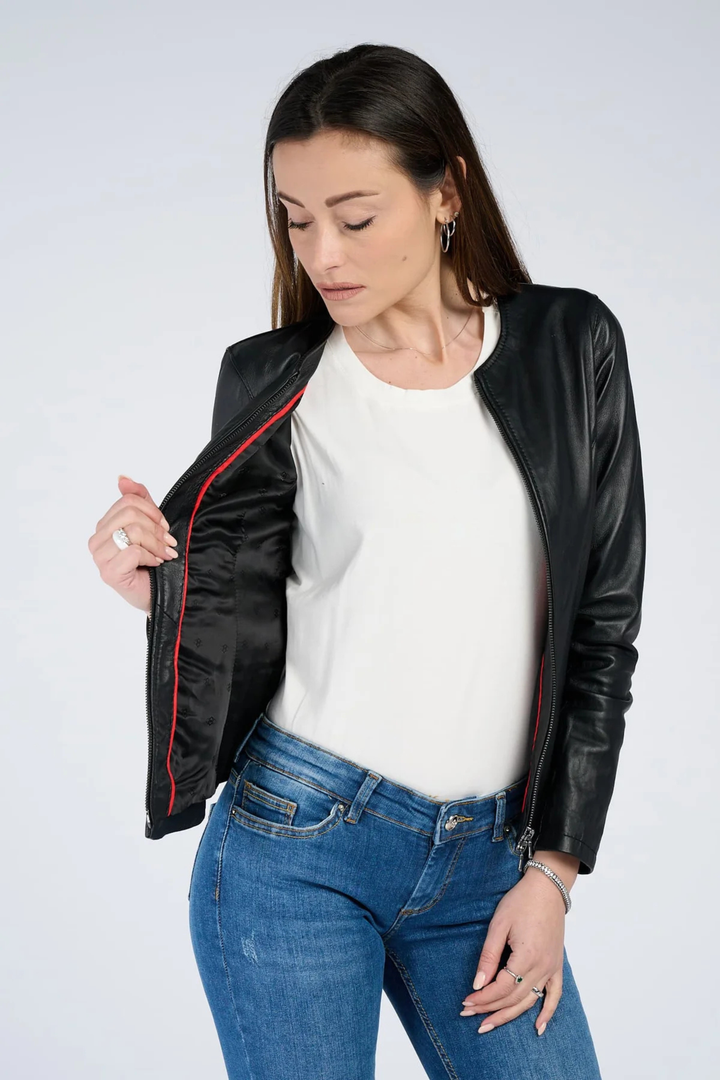 Irene | Gold Neck Chanel