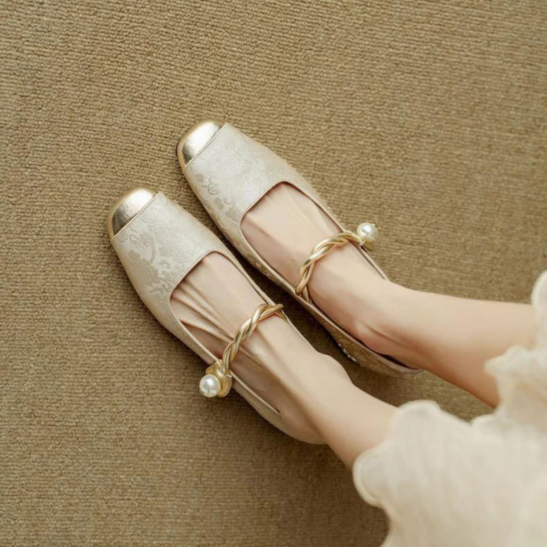 Elva Pumps mit Perlen-Detail - Beige