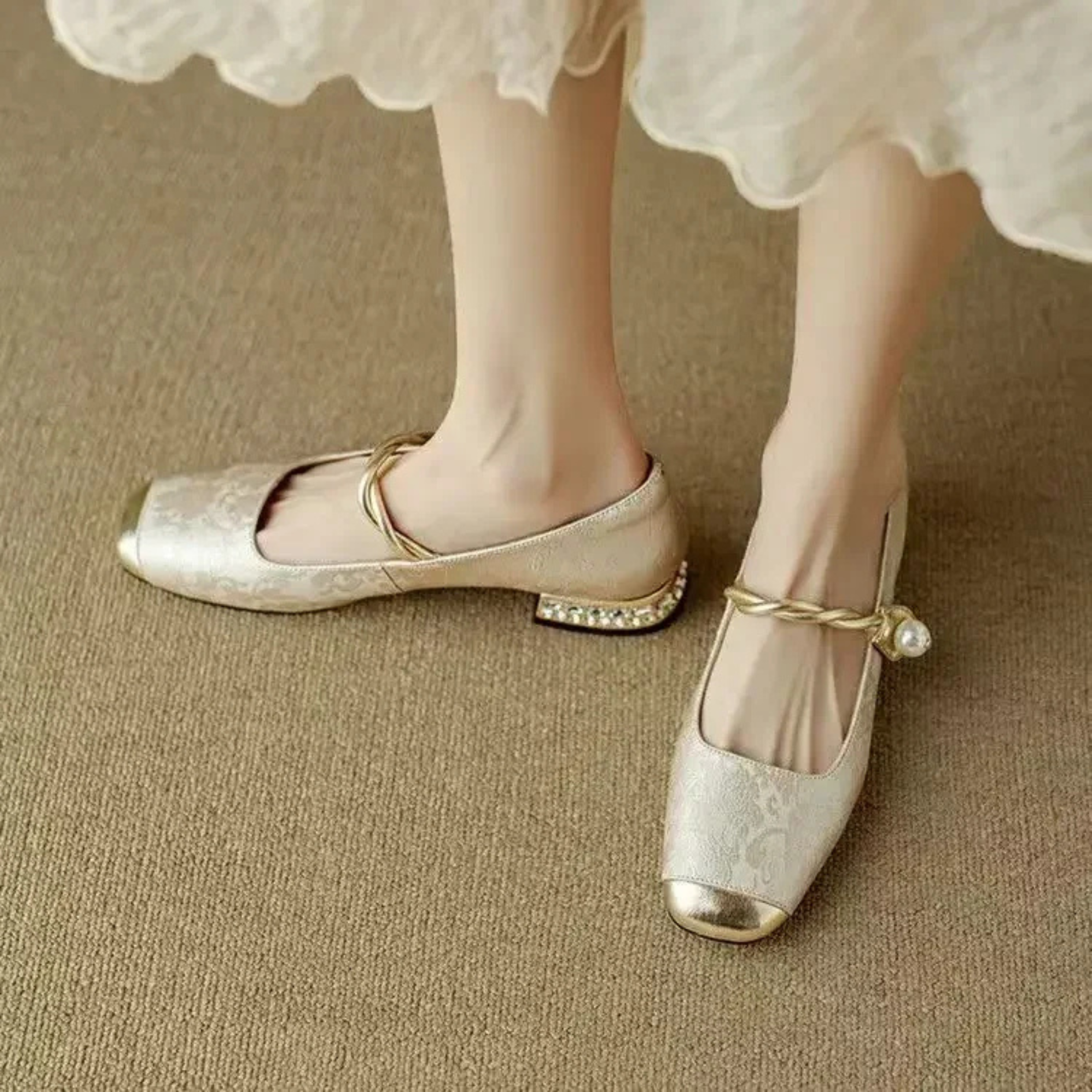 Elva Pumps mit Perlen-Detail - Beige