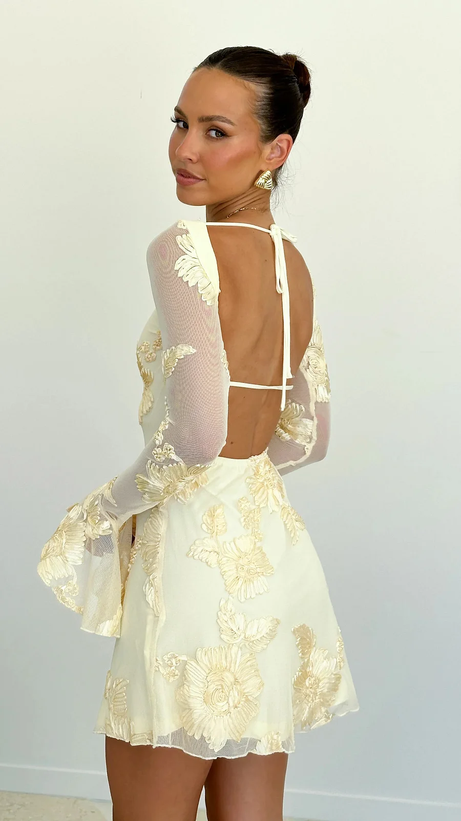 Rückenfreies Minikleid mit Print