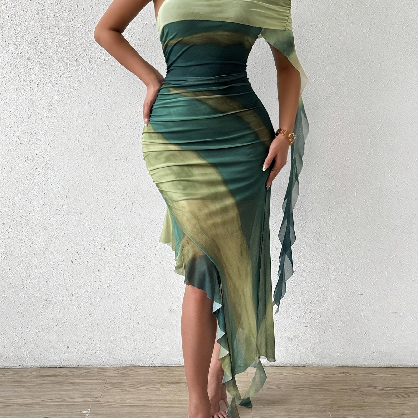 Sophia | Schulterfreies Kleid mit asymmetrischem Saum