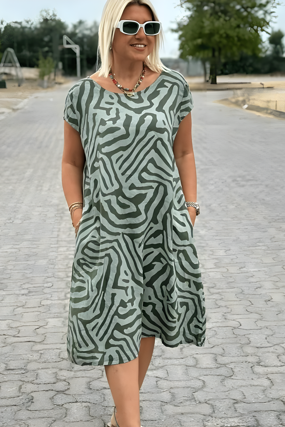 Nelia | Sommerkleid mit Rundhalsausschnitt und Vintage-Print