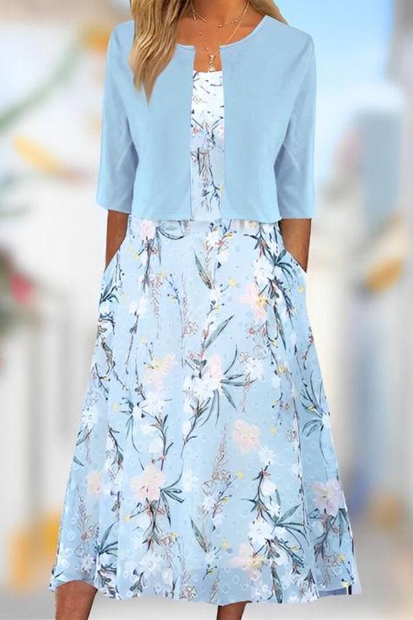 Einzigartiges Midikleid mit blauem Pflanzenmuster und Jacke
