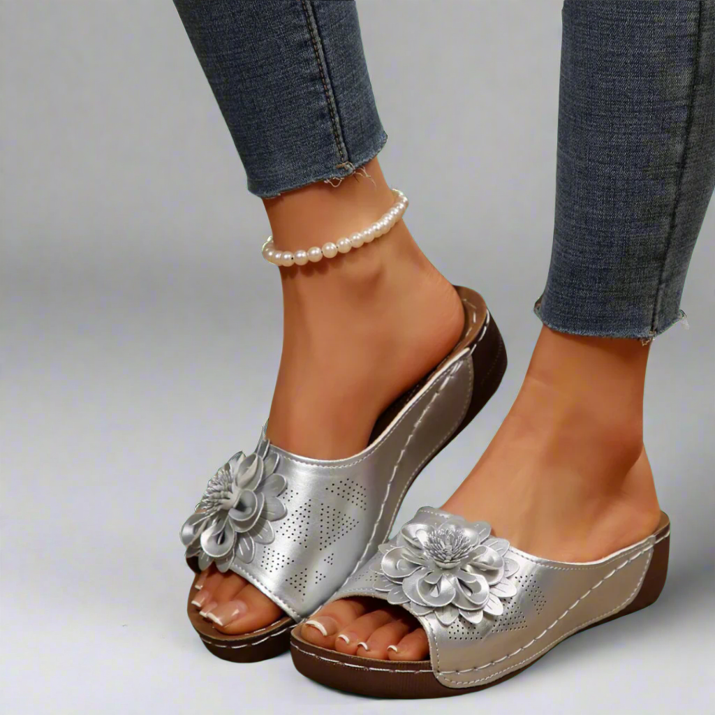 Kira™ | Elegante Keilabsatzsandalen für den Sommer