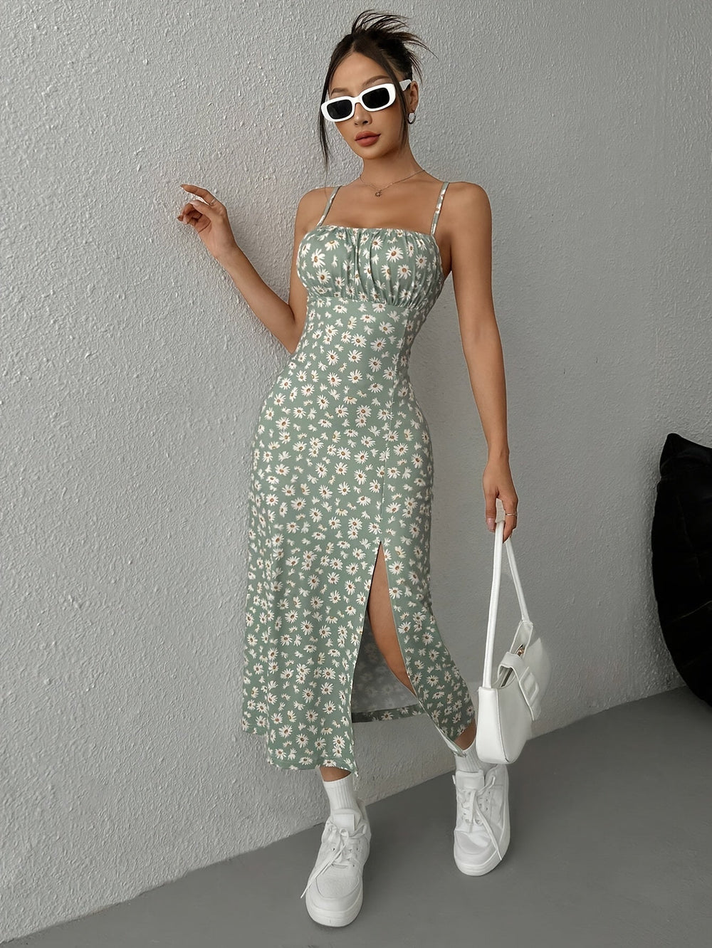 Isla | Minimalistisches Kleid mit hohem Schlitz