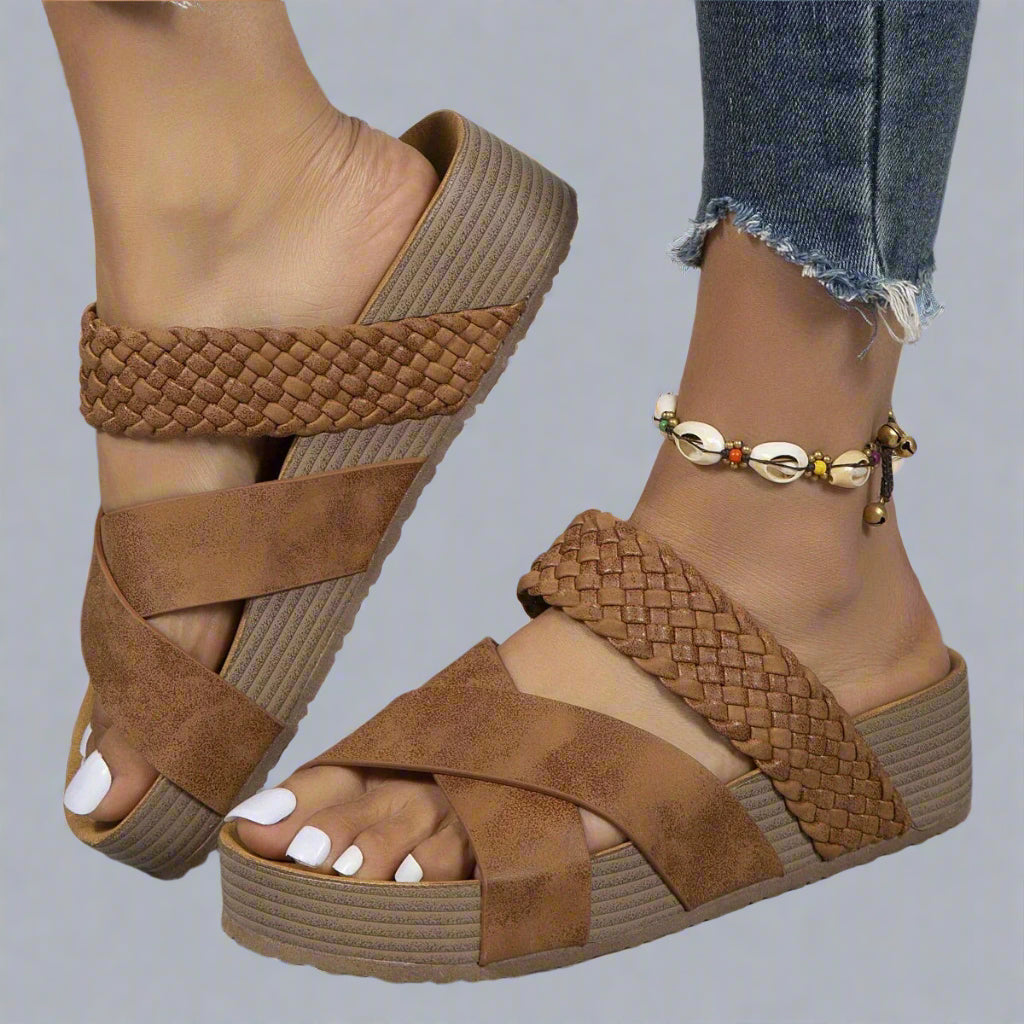 Irma™ | Geflochtene Plateausandalen mit orthopädischem Komfort