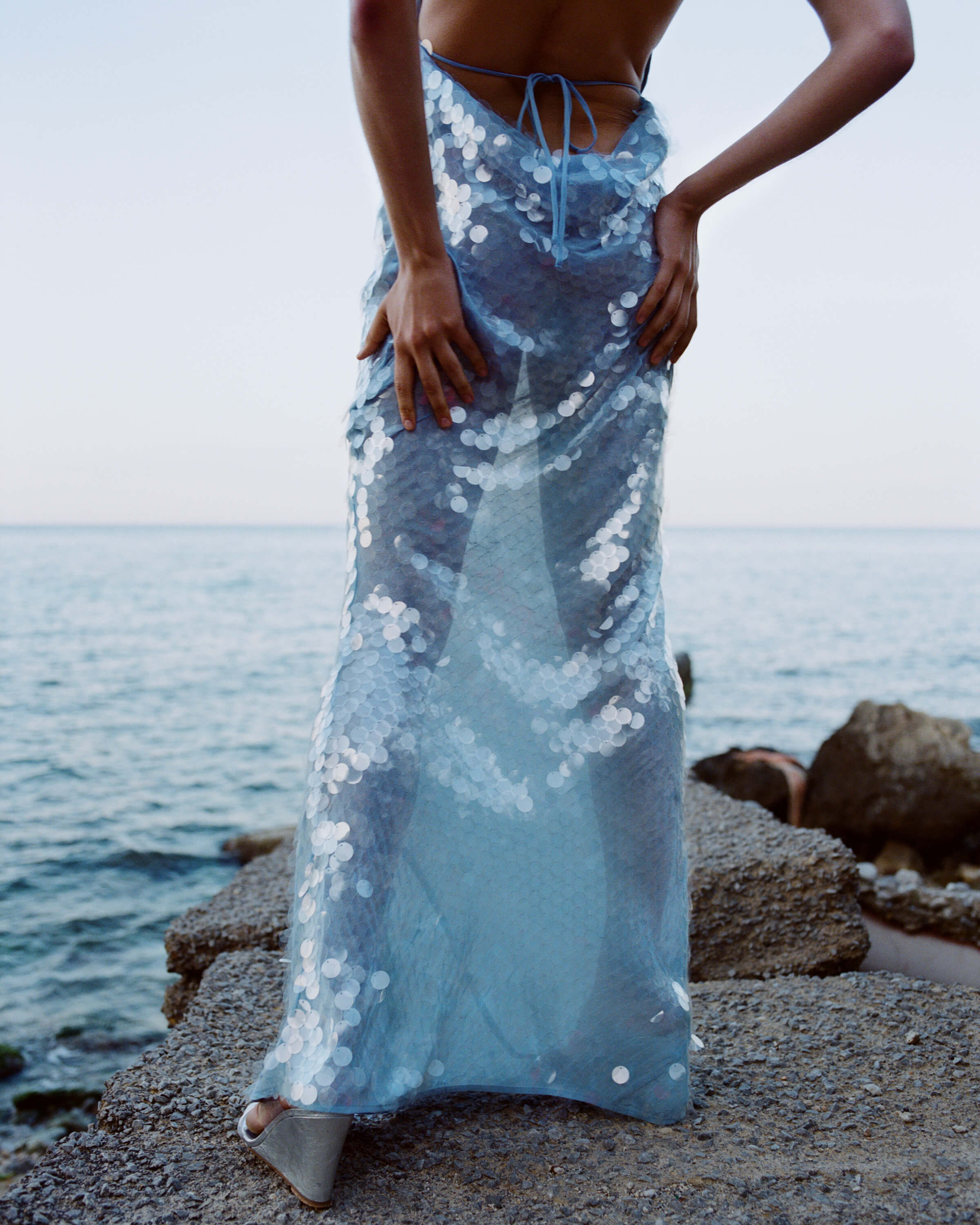 Naline™ | Maxikleid mit Pailletten und Neckholder