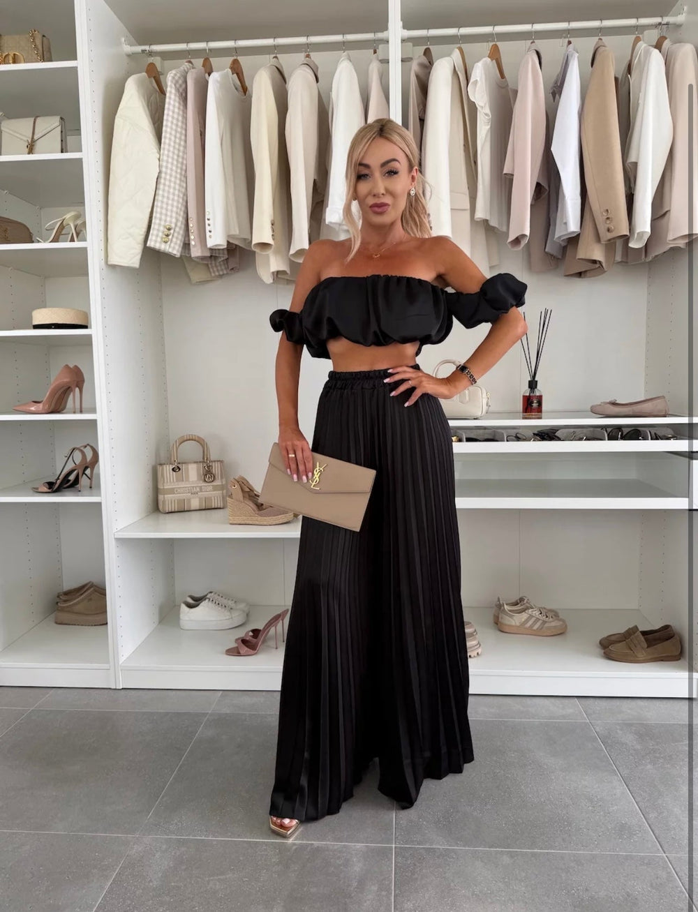 Jorie | Elegantes Set mit schulterfreiem Crop-Top und plissierten, weit geschnittenen Hosen