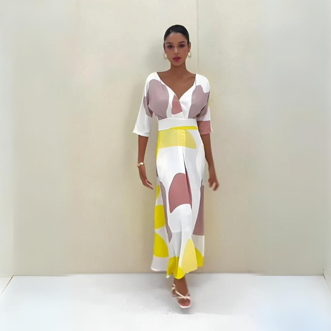 Elegantes langes Sommerkleid mit ausgeschnittenem Ausschnitt und dreiviertel Ärmeln