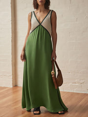 Kleid mit V-Ausschnitt und kontrastierenden Farbeinsätzen im schicken Design