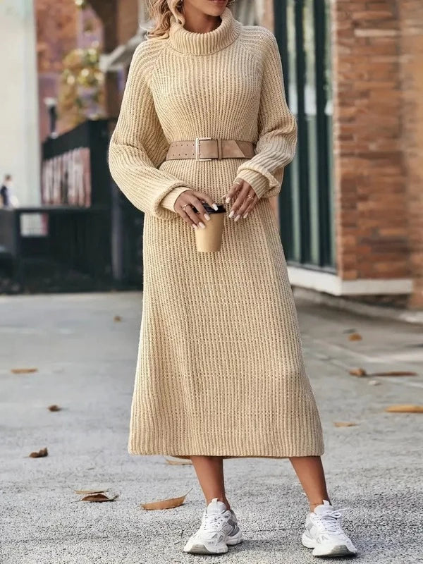 Elegantes langes Kleid mit geradem Schnitt und hohem Kragen