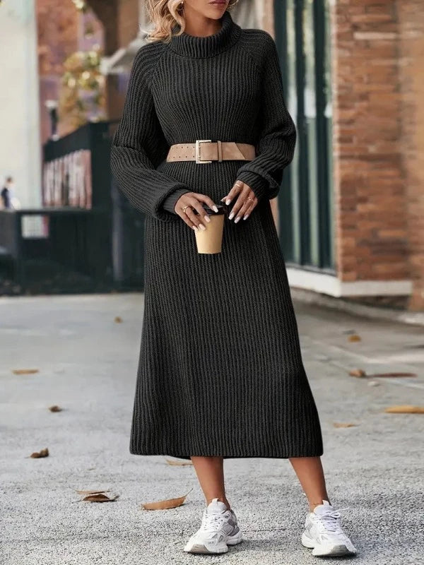 Elegantes langes Kleid mit geradem Schnitt und hohem Kragen