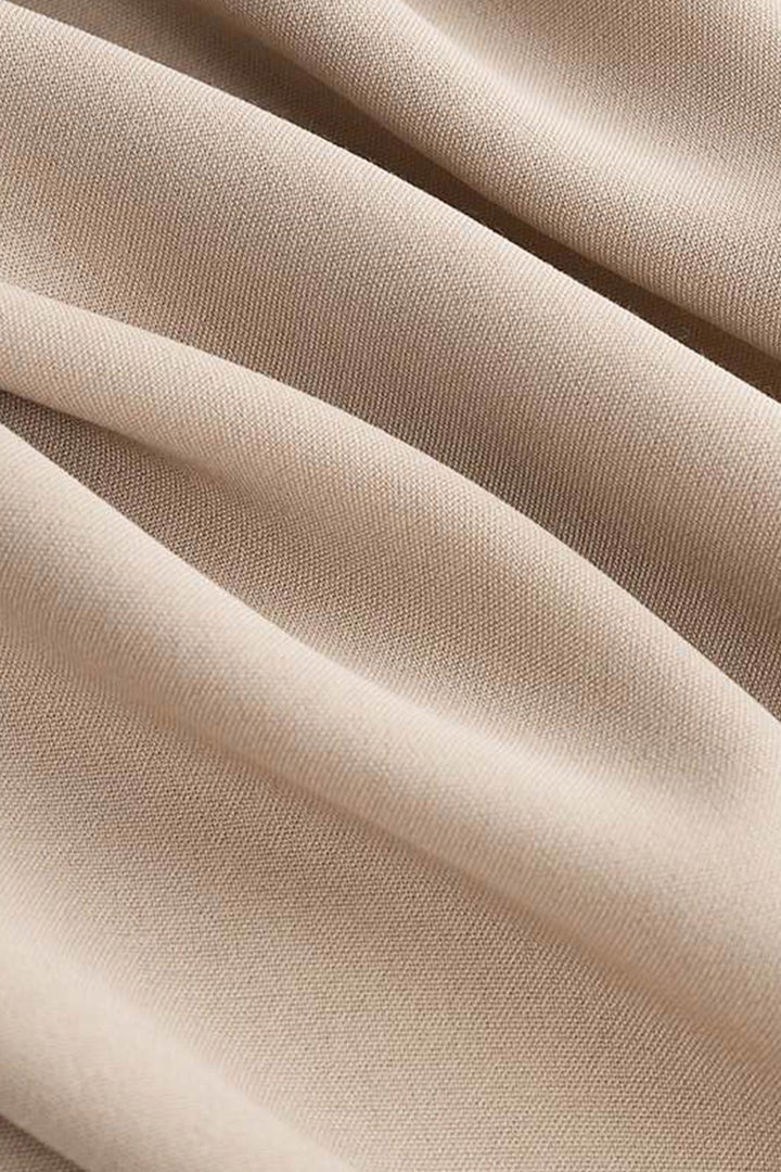 Blanca – Maxikleid aus Spitze mit V-Ausschnitt und Volant