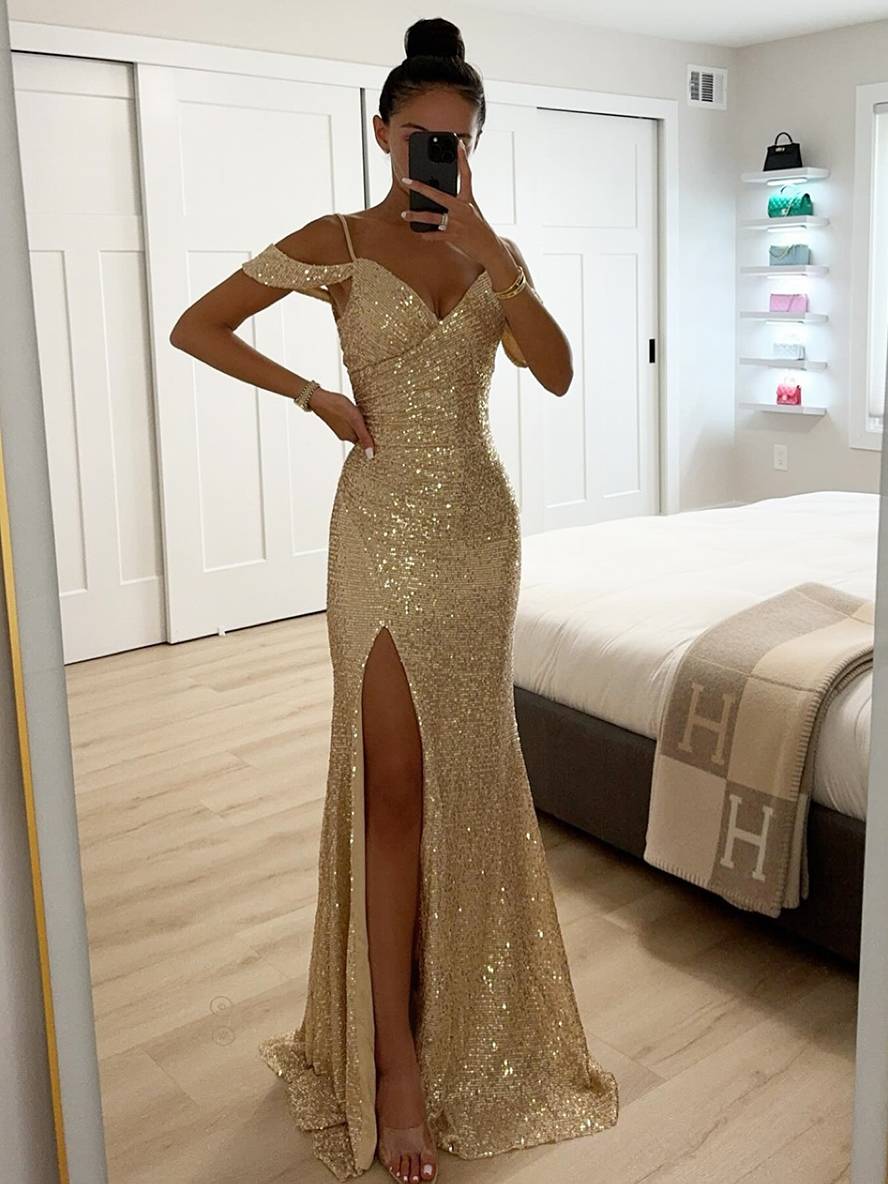 Langes Paillettenkleid mit V-Ausschnitt, seitlichem Schlitz und dünnen Trägern für elegante Anlässe